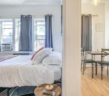 East Avenue Apartment | Studio Near Downtownwi-fiqueenbdhighfall