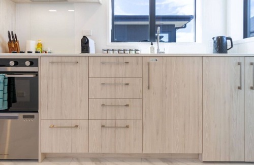 Christchurch City Centre House | Studio near Hospital with Balcony