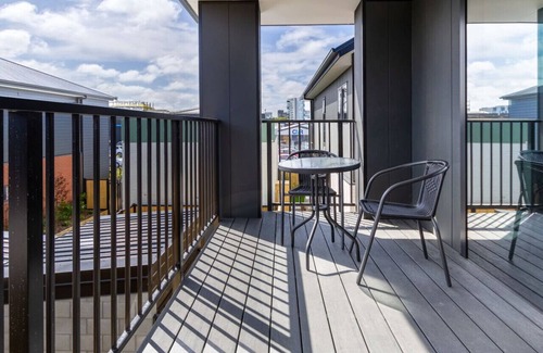 Christchurch City Centre House | Studio near Hospital with Balcony