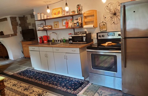 Pleasant Valley Apartment | Studio near Millbrook, Poughkeepsie. Close to Polo Club w/mini farm!