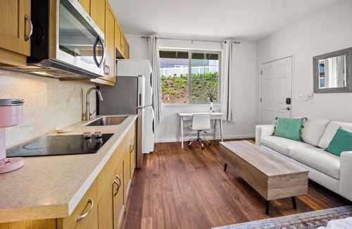 Makaha Valley Apartment | Studio Nene - Beaches, King Bed, Mountains
