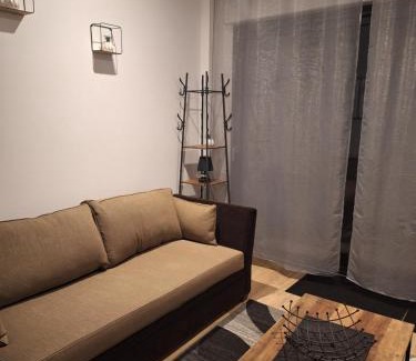 Guecelard Bed & Breakfast | Studio neuf avec espace de travail séparé