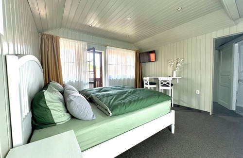 Kuhnhausen Bed & Breakfast | Studio Neunblatt with sleeping area in organic garden B&B just outside Erfurt
