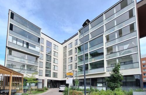 Vantaa Apartment | Studio next to train station, 7 mins by train to airport