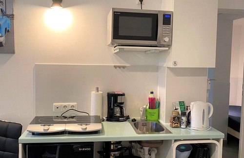 Wilhelmstadt Apartment | Studio no. 7, basement (24sqm) in green Spandau (13sqm)