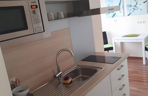 Illertissen Apartment | Studio 'Nr 1' with Balcony and Wi-Fi