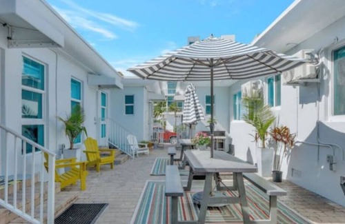 Hollywood Apartment | Studio Oasis near Hollywood Boardwalk