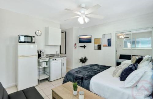 Hollywood Apartment | Studio Oasis near Hollywood Boardwalk