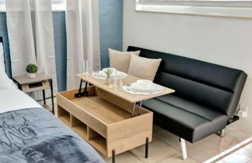 Hollywood Apartment | Studio Oasis near Hollywood Boardwalk