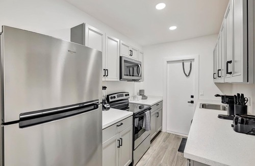 Central Beach Condo | Studio off Las Olas- Steps to the Beach