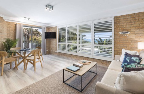 Sapphire Beach Apartment | Studio @ #OMG Steps to Beach, Couples Getaway, kitchenette - free wifi