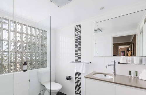 Sapphire Beach Apartment | Studio @ #OMG Steps to Beach, Couples Getaway, kitchenette - free wifi