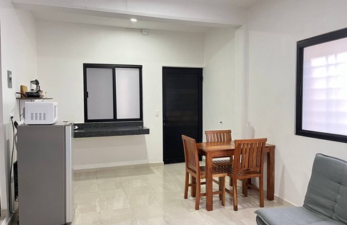 Downtown Cancun Apartment | Studio on Cancun Downtown. Close to grocery stores, restaurants and bus stop.