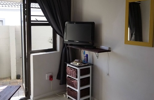 Langebaan Apartment | Studio On Fairway. A Cozy Quaint Studio close to restaurants and main beach.