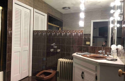 Federal Hill House | Studio on Federal Hill in DePasquale Square longterm stays please read disc.