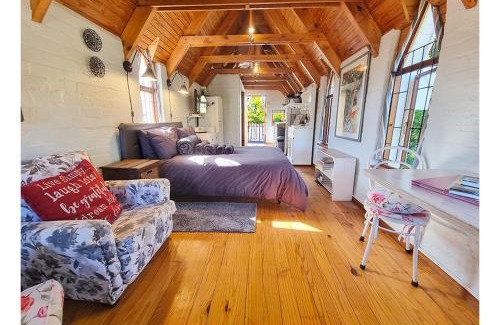 Somerset West Apartment | Studio on McLeod - Private Self-catering Apartment