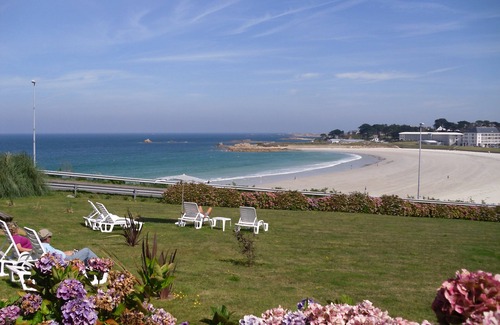 Le Ru House | STUDIO ON SEA FRONT, SWIMMING POOL, SAUNA . WEEK RENT