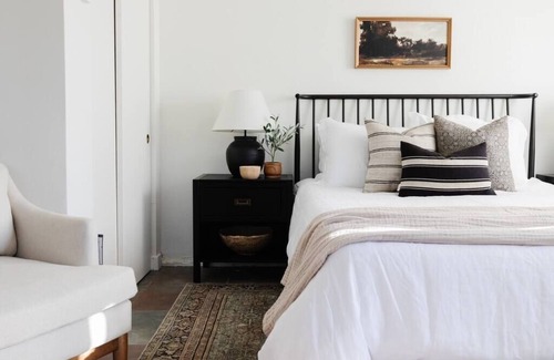 Chico Cottage | Studio on Sunset | Peaceful Stay in Central Chico