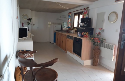 Corbara Apartment | STUDIO on the ground floor of a house on wooded grounds private parking