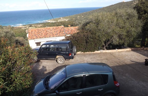 Corbara Apartment | STUDIO on the ground floor of a house on wooded grounds private parking