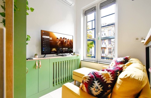 Sofia City Center Apartment | Studio on The Main Street Vitosha - Kitchen - AC
