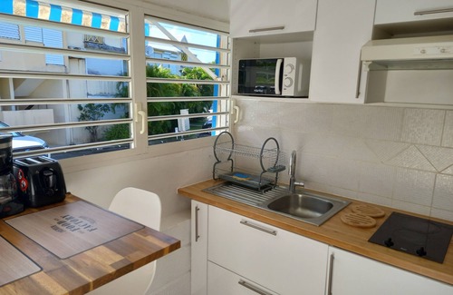 Le Gosier Apartment | Studio Oncle Sam: pool and beach access. Ideal for vacations or weekends for two