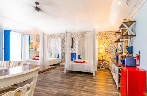 Nassau Apartment | Studio Palms BC