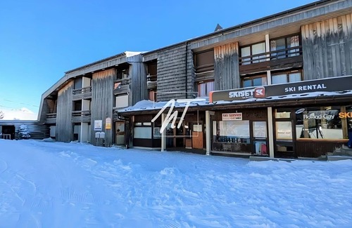 Samoens Apartment | Studio panoramic mountain view ski in ski out