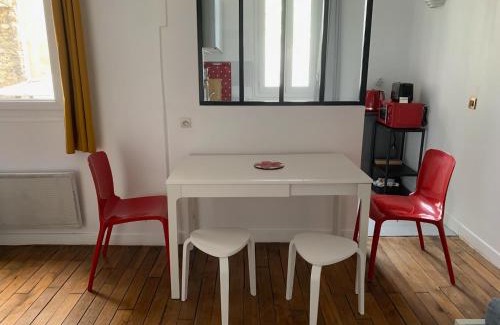Belleville Apartment | Studio perfect for 2 adults and 1 kid, and up to 2 kids - Jourdain 20e, 25mn to Louvre via line M11