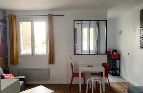 Belleville Apartment | Studio perfect for 2 adults and 1 kid, and up to 2 kids - Jourdain 20e, 25mn to Louvre via line M11