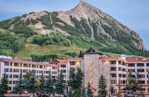 Crested Butte Condo | Studio Perfect Location 322 with Pool and Hot Tub