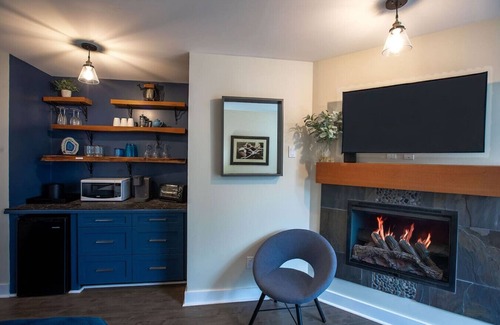 Regional District of Nanaimo Apartment | Studio, Pool, Beach, BBQ & Kayaks/Paddleboards