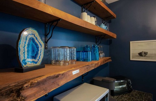 Regional District of Nanaimo Apartment | Studio, Pool, Beach, BBQ & Kayaks/Paddleboards