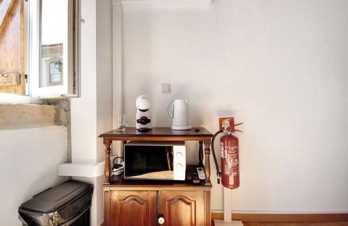 Provesende Apartment | Studio 'Quarto Exterior - Casa Da Jesus' with Mountain View, Wi-Fi and Air Conditioning