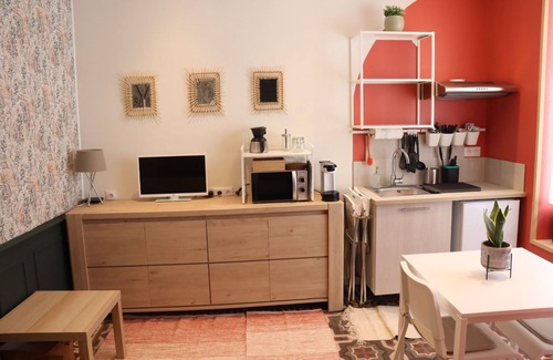 Villelaure Apartment | Studio renovated Luberon village house/Provence