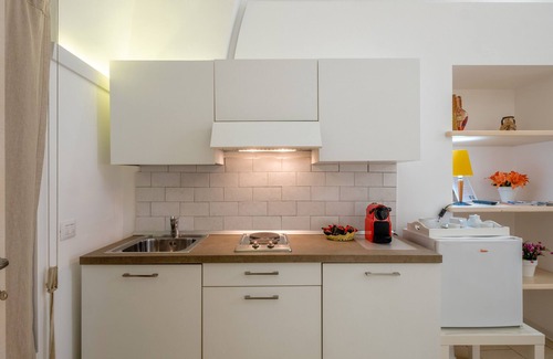 Leverano Apartment | Studio 'Residenza Isabella 3' close to City Centre with Garden & Air Conditioning
