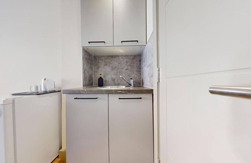 St. Mary's Park Apartment | Studio Retreat for Autumn Stays by Battersea Park