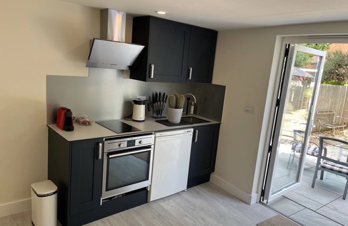 Locks Heath Apartment | Studio Retreat - Hot Tub, Garden & Pets Welcome