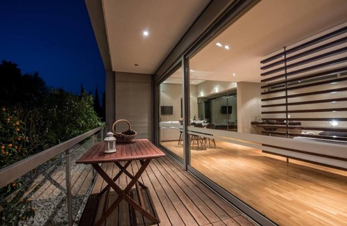 Rio House | Studio Rio: Unique space with garden and garage