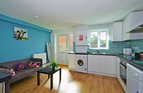 Woolwich Riverside House | Studio Room Private Bathroom @ Harlinger Lodge