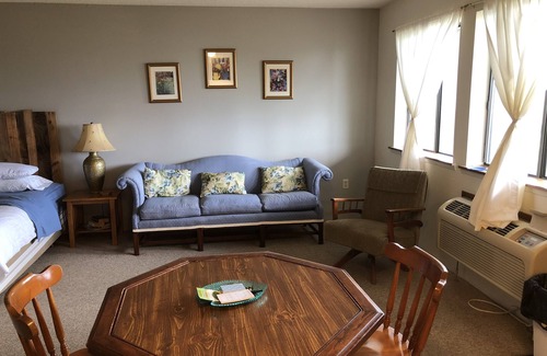Mountain Home Condo | Studio room with big view of Bull Shoals Lake-Unit #5