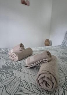 Saint-Vaury Apartment | Studio Rosanos vue sur lac