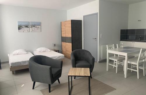 Soligny-les-Etangs Apartment | Studio Saint-Léger