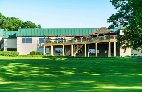 Cheat Lake Apartment | Studio Serenity at Lakeview: Where Golf Meets Comfort