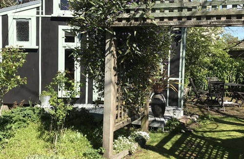 Greytown Cottage | Studio set in beautiful english cottage gardens