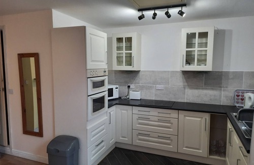 Winterton-on-Sea Apartment | Studio Sleeps 2 with On-site Parking