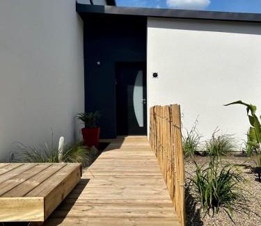 Saint-Evarzec Apartment | Studio & Spa La Discrète