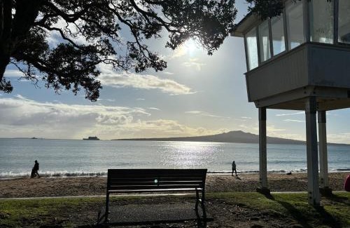 Narrow Neck Bed & Breakfast | Studio Stay Narrow Neck Beach