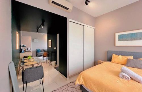 Sungai Buloh Apartment | Studio Staycation D'Sara @ Linked MRT, Near Thomson Hospital & Sungai Buloh Hospital