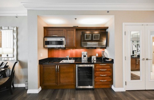 Las Vegas Apartment | Studio Strip View | Balcony | Signature at MGM